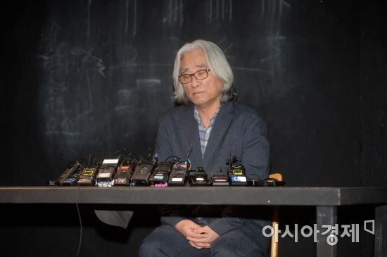 [포토]침통한 표정의 이윤택