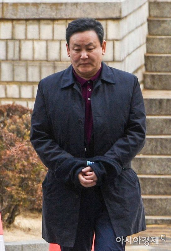 [포토] 법원 출석한 이영배 금강 대표