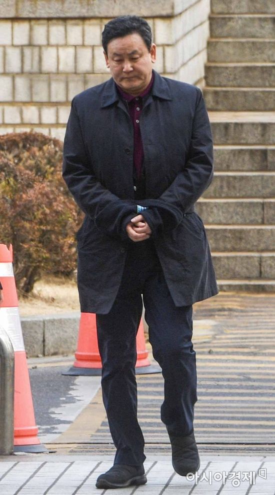 [포토] 고개숙인 이영배 금강 대표