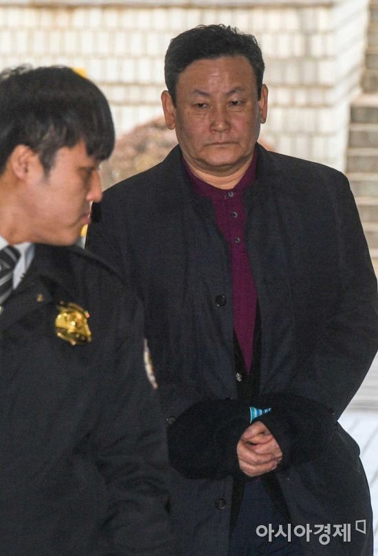 [포토] 입 꾹 다문 이영배 대표