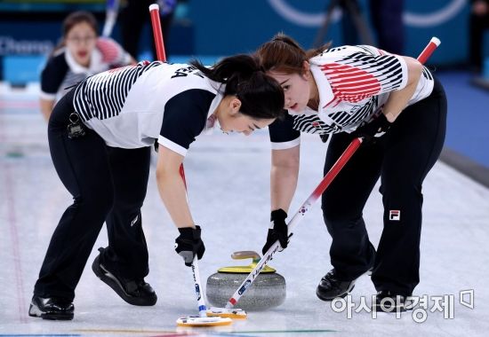 [포토] 스위핑하는 김경애-김영미 자매