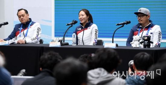 [포토] 기자회견하는 이상화