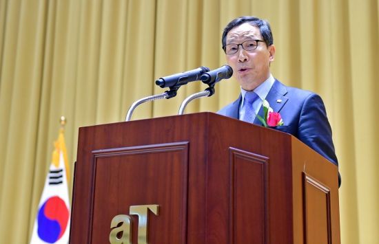이병호 한국농수산식품유통공사(aT) 신임사장이 취임사를 하고 있다.