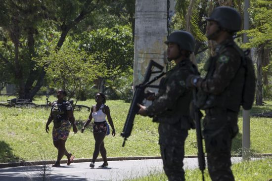'경찰 대신 軍 투입' 브라질式 범죄와의 전쟁 