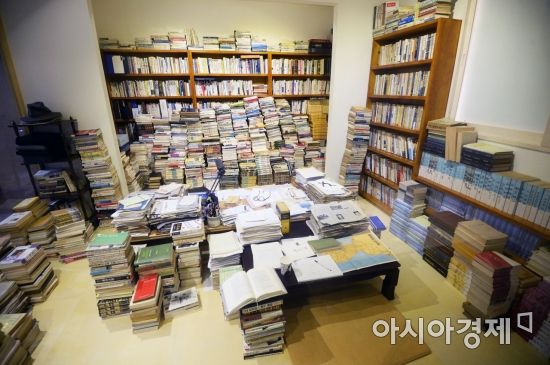 [포토]서울도서관, 성추행 논란 고은 시인 '만인의 방' 철거 고심