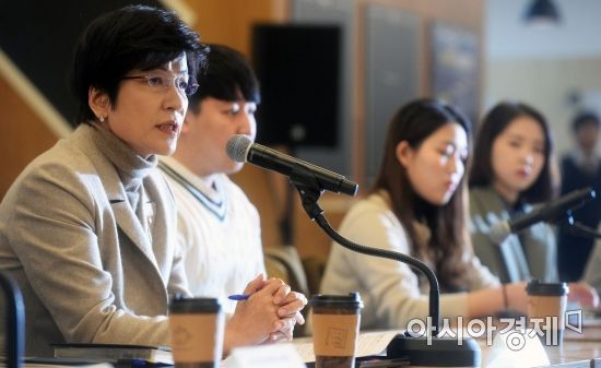[포토]청년들 만난 김영주 고용노동부 장관