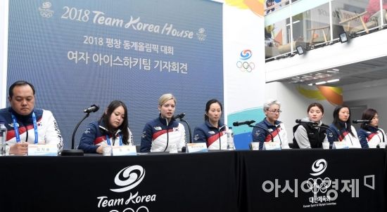 [포토] 기자회견하는 여자 아이스하키팀