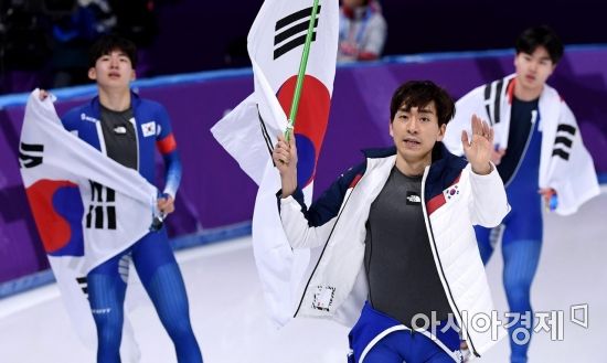 [포토] 올림픽 2회 연속 은메달 차지한 대한민국 男 팀추월