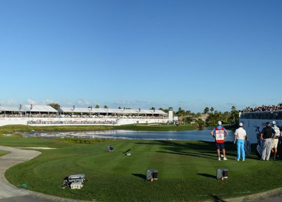 '혼다클래식의 격전지' PGA내셔널코스 17번홀은 오른쪽으로 거의 반원 형태다.