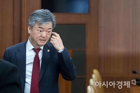 [포토] 회의 참석하는 이인호 산업 차관
