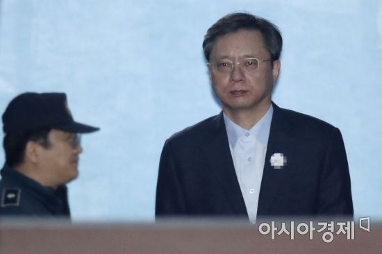 [포토] 서울중앙지법 나서는 우병우 전 민정수석