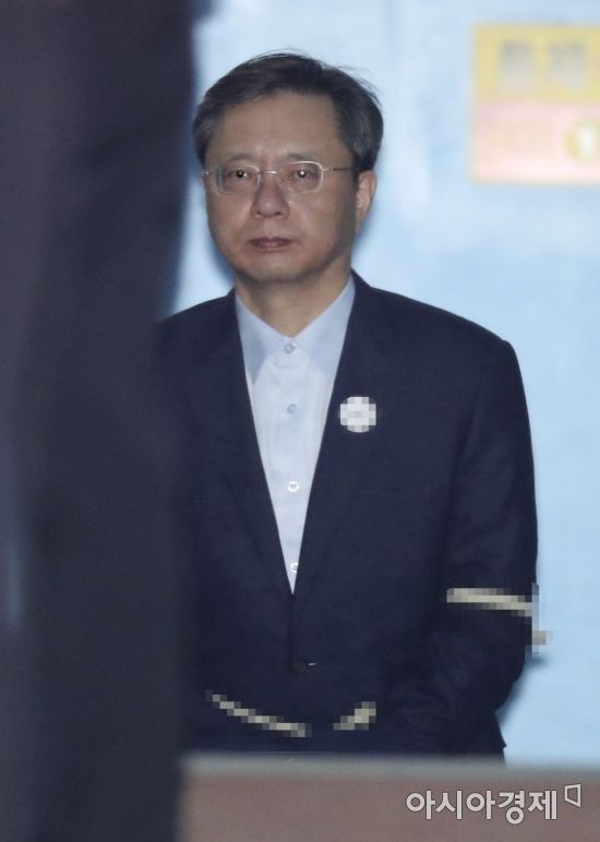 [포토] 징역 2년6개월 선고받은 우병우 전 수석