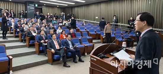 [포토] 자유한국당 의원에서 강연하는 이석연 전 처장