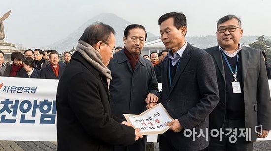 [포토] 한국당, '北 김영철 방남 철회 촉구 서한' 전달
