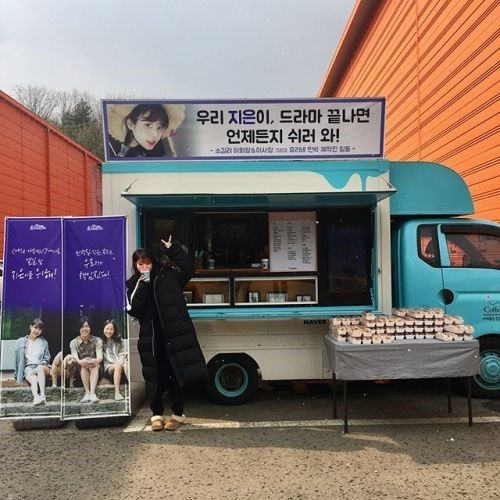 "효리네 민박, 직원 복지 확실하네"…  '1호 직원' 아이유에 커피차 선물