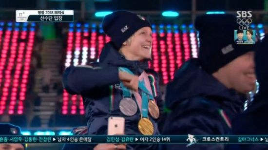 아리아나 폰타나,평창 올림픽 폐막식에 세 메달 목에 걸고 등장