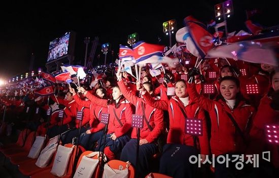 [포토] 북한 응원단의 마지막 응원