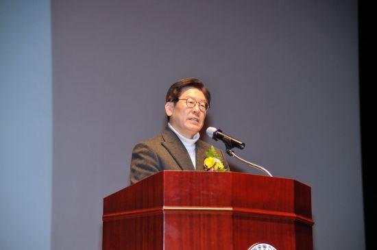 이재명 방송통신대 입학식 참석 "끊임없이 자기계발해야"