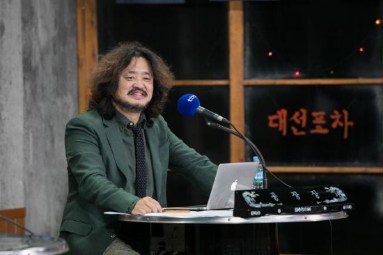 尹당선인측 "탁현민·김어준, 거짓주장과 허위소설 지속 유포"