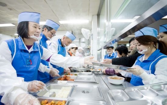 ▲현대오일뱅크의 1% 나눔재단 배식봉사활동 진행 모습
