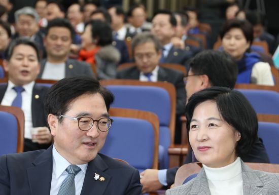 민주당, #미투 확산에 내부단속…비공개 의총서 성평등 교육