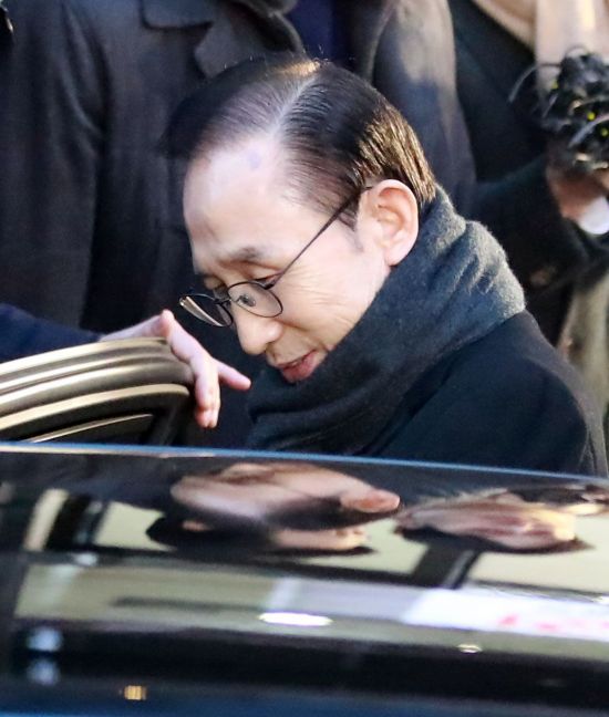 검찰 'MB 공천헌금 의혹' 김소남 전 의원 소환조사 