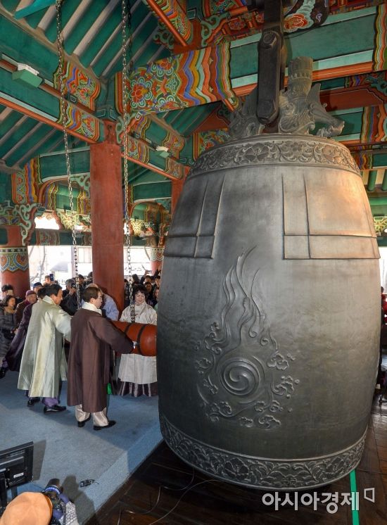 [포토] 3.1절 맞아 보신각 타종하는 박원순 서울시장