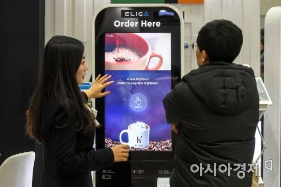 '월 30만원' 배달앱 수수료 허리 휜다…식당 10곳 중 1곳 '이것' 도입