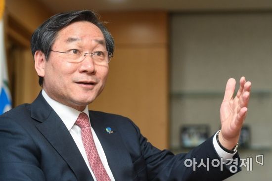 유정복 "한국당 지도부, 정신 차리고 국민의 언어로 말하라"