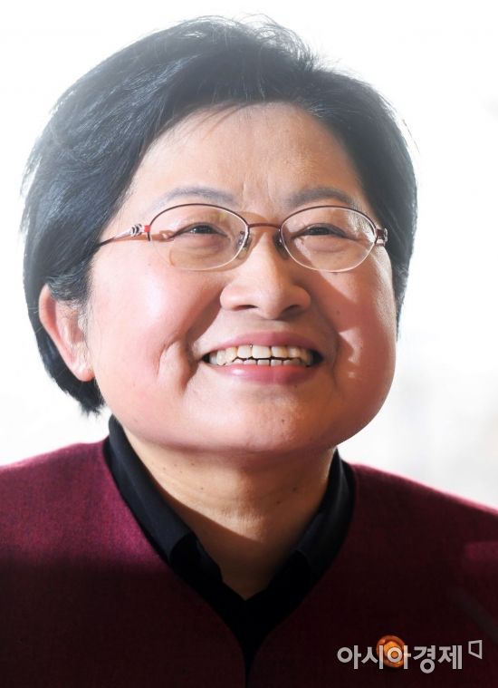 [포토]정현백 여성가족부 장관의 공감 미소