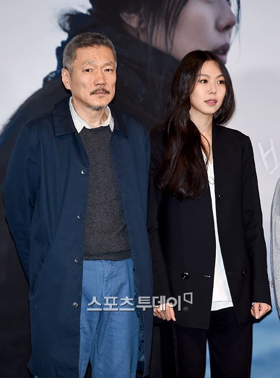 홍상수·김민희, 쇼핑몰서 데이트하는 모습 포착돼