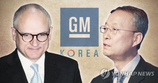 배리 엥글 GM 사장(왼쪽)과 백운규 산업통상자원부 장관 [이미지출처=연합뉴스]