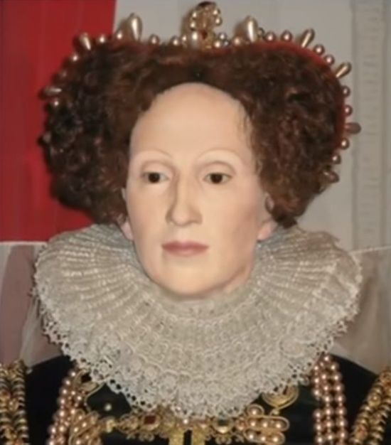 창백한 얼굴의 엘리자베스 1세 여왕. 납 중독으로 말년에는 얼굴이 파랗게 보일 정도였던 것으로 전해졌다.[사진=유튜브 화면캡처]