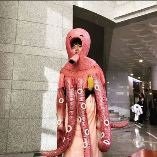 '으라차차 와이키키' 이이경, '악당 문어맨'으로 변신한 모습 공개