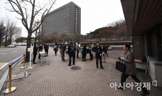 [포토]MB 소환 조사, 보안 강화된 서울중앙지검