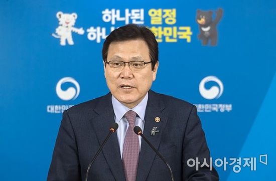최종구 "채용 과정에서 이름 전달…분명히 잘못된 것"(종합)