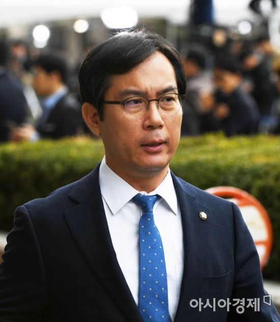 [포토]검찰 나서는 김영우 자유한국당 의원