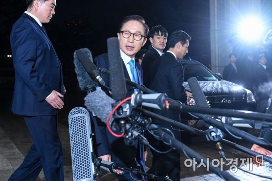 "법정 안 나가" MB '돌출 행동'에 법원·검찰 '갈팡질팡' 패닉상태
