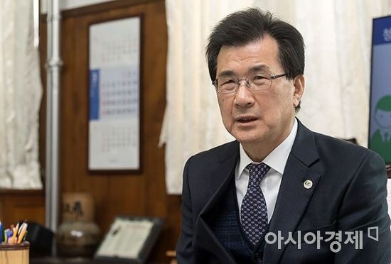 [廣터뷰] 이시종 "지방분권 개헌…양원제 빠지면 무의미"