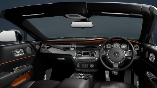  롤스로이스, 고성능 오픈 탑 모델 ‘던 블랙 배지’ 국내 상륙