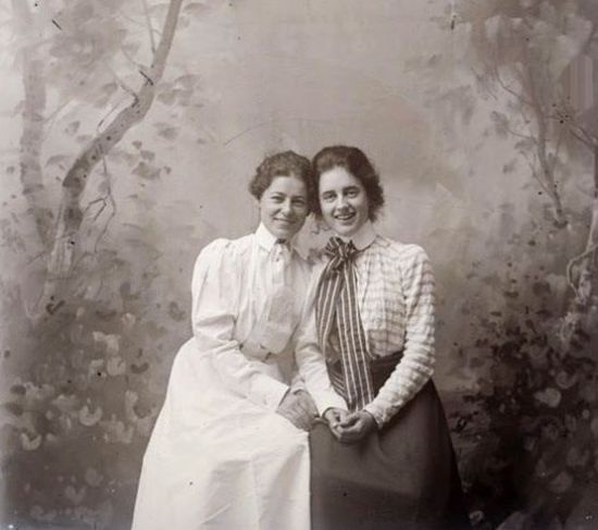 [신조어사전] 보스턴 결혼(Boston marriage) - 남자? 필요 없어!