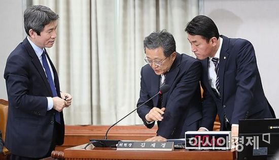 [포토] 국회 헌정특위 해법 나오나?