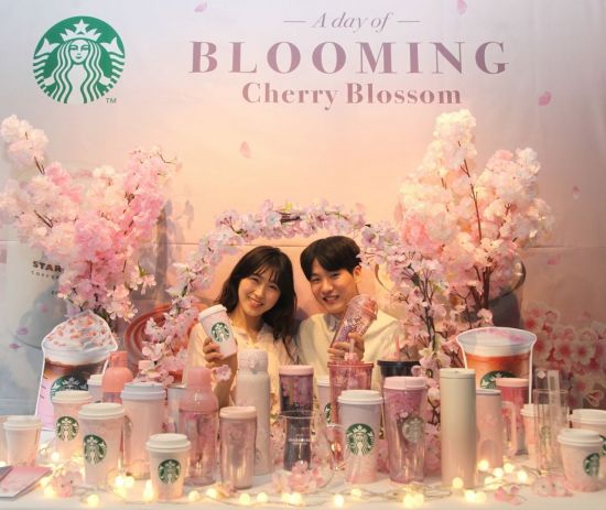 '과자·술·커피·운동화' 죄다 벚꽃 물들어…쏟아지는 체리블라썸 한정판(종합)