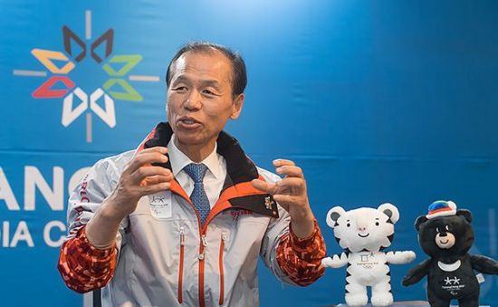 [廣터뷰]]최문순 "남북 女아이스하키 단일팀, 강원도청 실업팀으로 유지 협의"