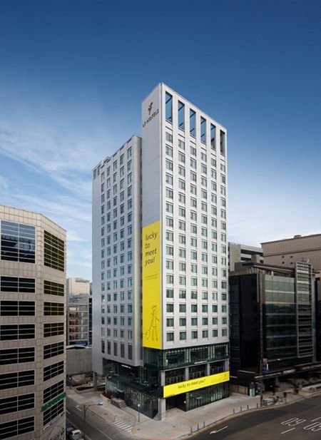 문 여는 호텔 옆에 또 문 여는 호텔…'롯데'에 도전장 낸 '신세계'