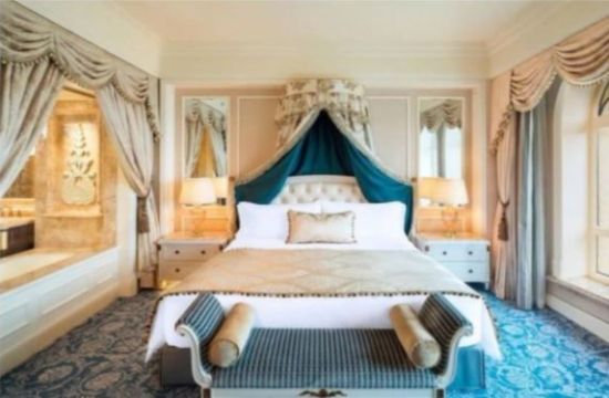 금수저 '호캉스' vs 흙수저 '찜캉스'…살인더위 피서 '극과극'