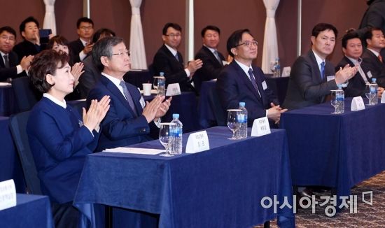 [포토] 박수치는 참석자들