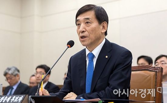 [포토] 신중한 이주열 총재 후보자