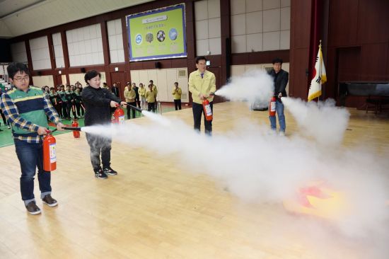 [포토]동대문구 민방위의 날 '화재대피 훈련' 