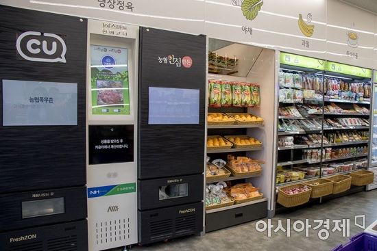 편의점 CU가 22일부터 삼송신원2단지점에서 정육점 자판기를 시범 운영한다.
